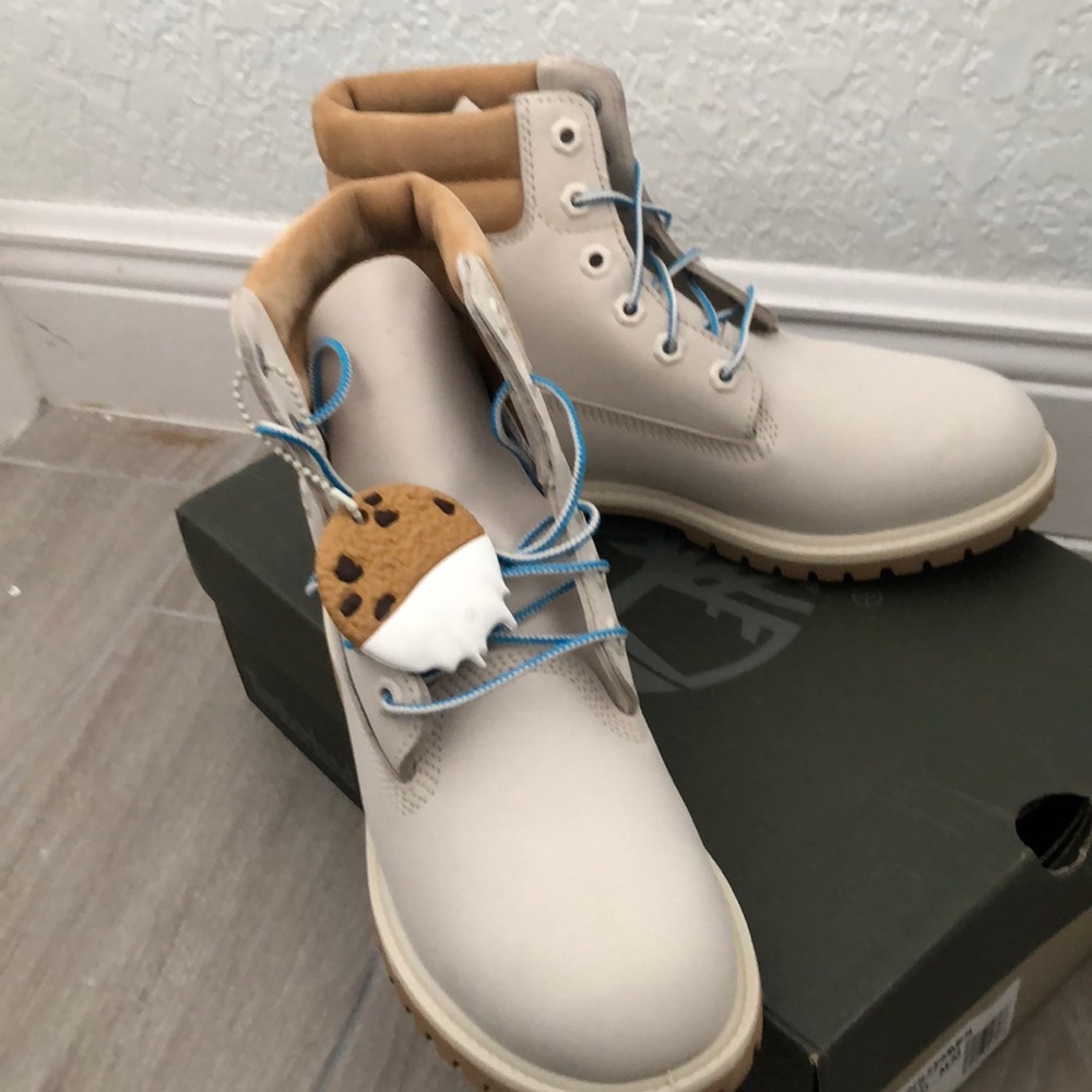 Milk Timberland Boots - Picture 2 of 4